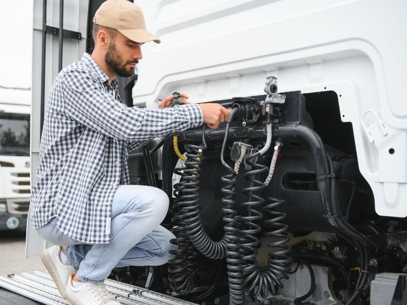 Top 4 mistakes truck drivers make that lead to costly repairs. Shersuca Road Service