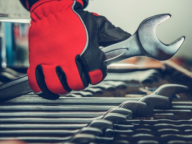 Why certified mechanics are worth it for truck repairs